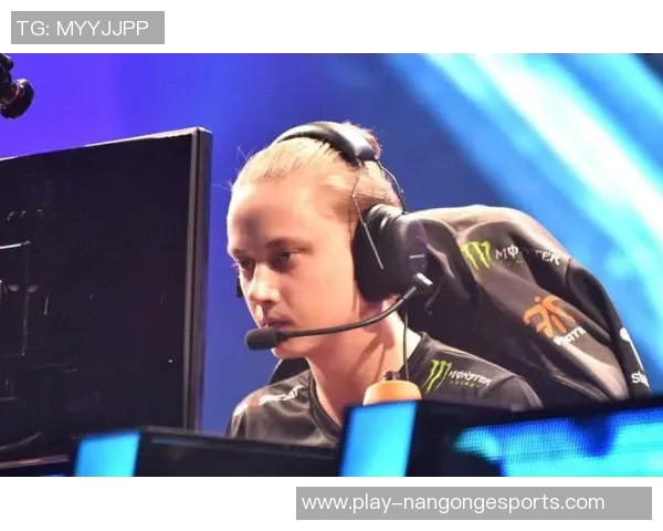 电竞实时数据分析TES团队协作表现在洲际赛中的亮眼表现与不足之处